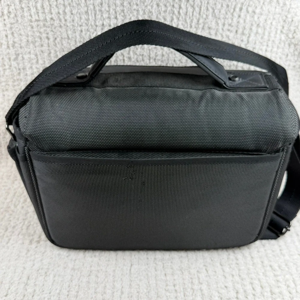 Nikon Camera Case 17001 Black Ballistic Nylon Padded Shoulder Bag DSLR Accessory